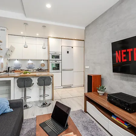 Lumina Spacious With Parking In *