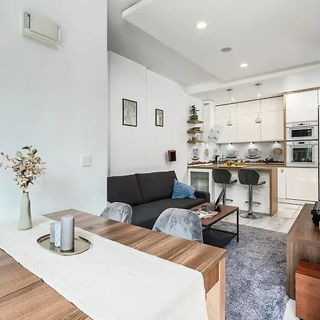 Lumina Spacious With Parking In Апартаменты *