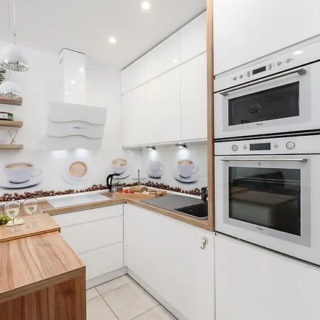 Lumina Spacious With Parking In Апартаменты