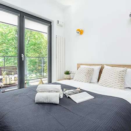 Lumina Spacious With Parking In Apartment *