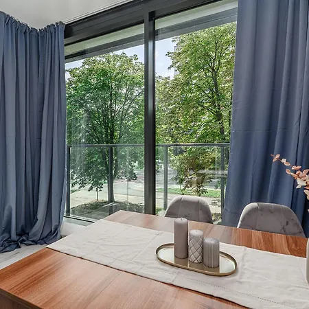 Lumina Spacious With Parking In Warschau