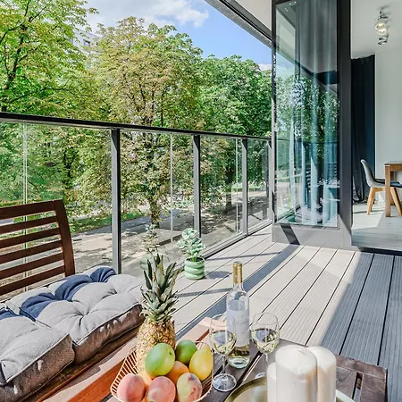 Lumina Spacious With Parking In * Warschau