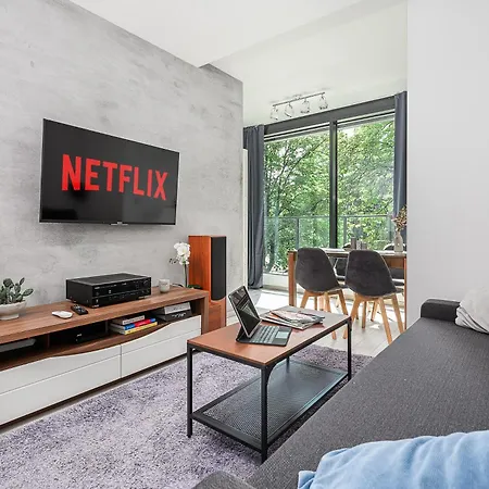 Lumina Spacious With Parking In Apartamento