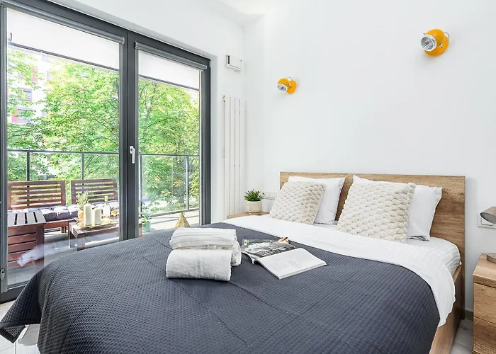 Lumina Spacious With Parking In Apartment *