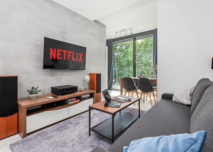 Lumina Spacious With Parking In Apartment