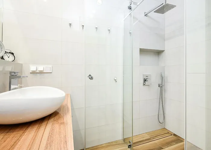 Lumina Spacious With Parking In Warsaw