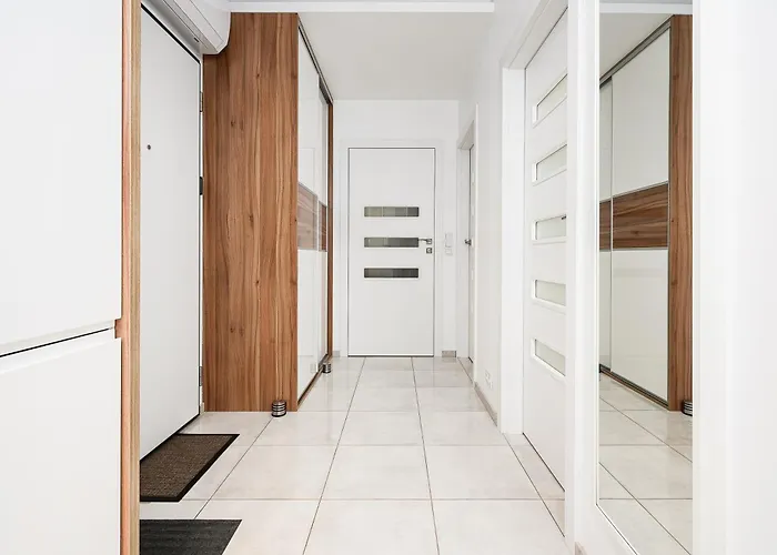 Lumina Spacious With Parking In