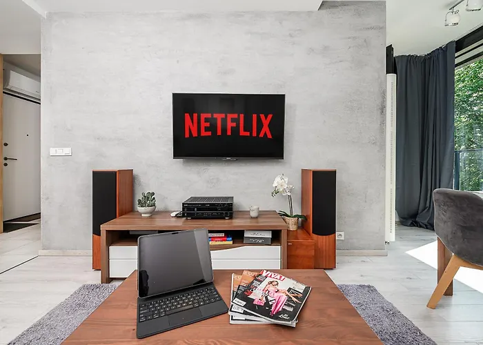 Lumina Spacious With Parking In *