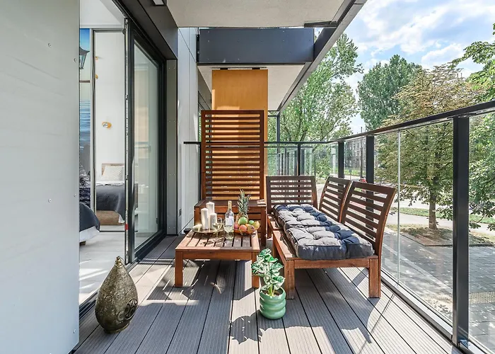 Lumina Spacious With Parking In