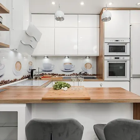 아파트 Lumina Spacious With Parking In *