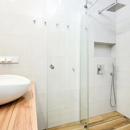 Lumina Spacious With Parking In 바르샤바