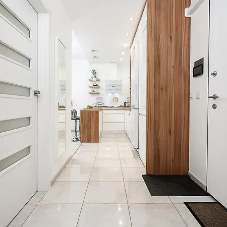 Lumina Spacious With Parking In * 바르샤바